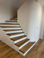 BUKOMA vinylové schody Wineo - vypnuté LED osvětlení